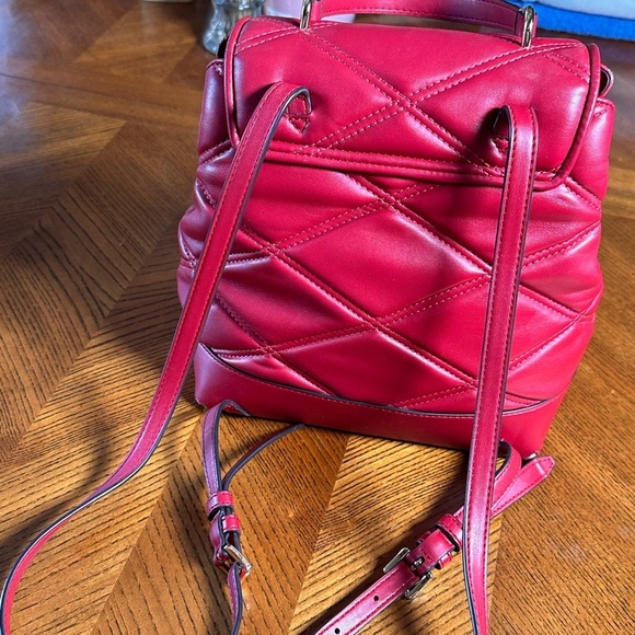 Michael Kors Serena quilted flap backpack in chili red - Picture 3 of 12